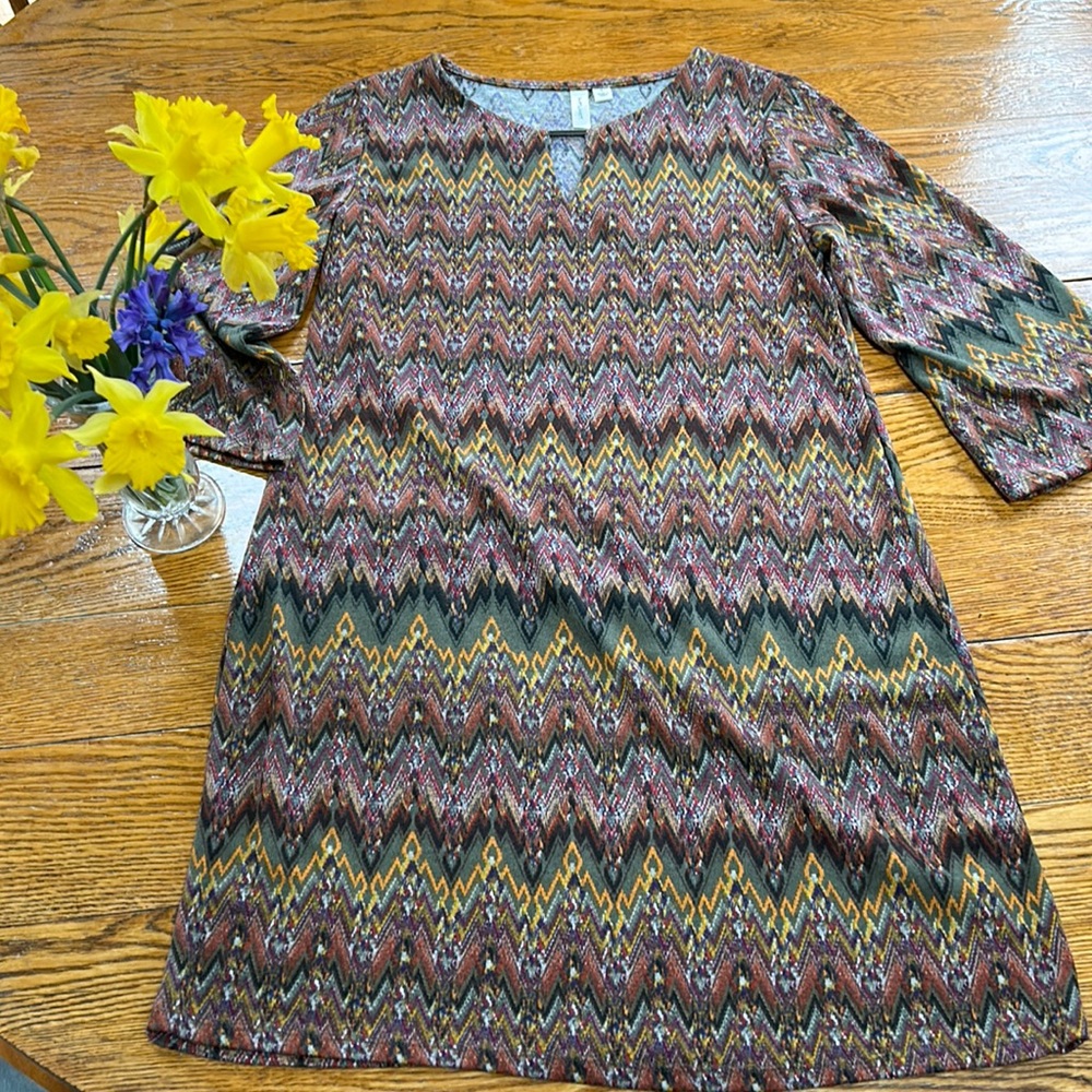 Tacera bell sleeve shift dress.  Size Large.  Green, gold, purple. Fall colors.